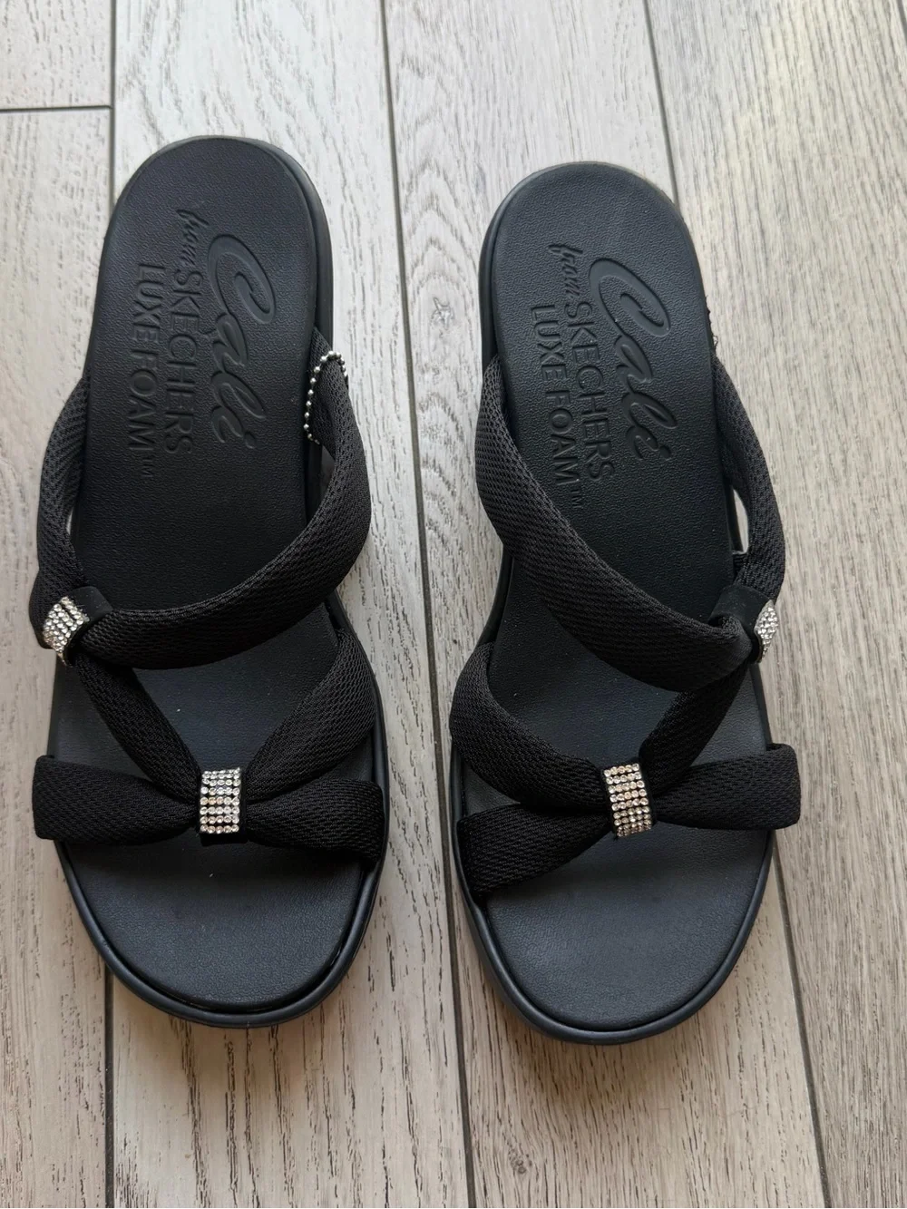 Skechers Women's Black Luxe Foam Wedge Sandals with Rhinestone Accents NWT 9